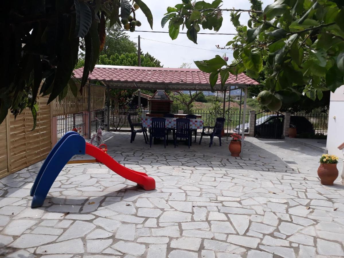 Ferienwohnung Kaiafas Luxury Philoxenia Néa Péramos Exterior foto