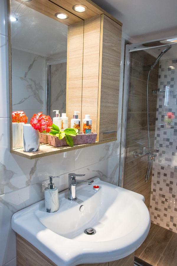 Ferienwohnung Kaiafas Luxury Philoxenia Néa Péramos Exterior foto